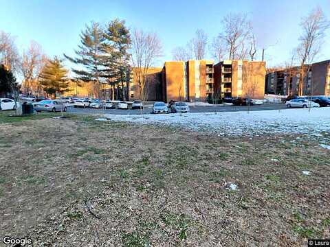 Woodburn Village Dr, Unit 31, Annandale, VA 22003