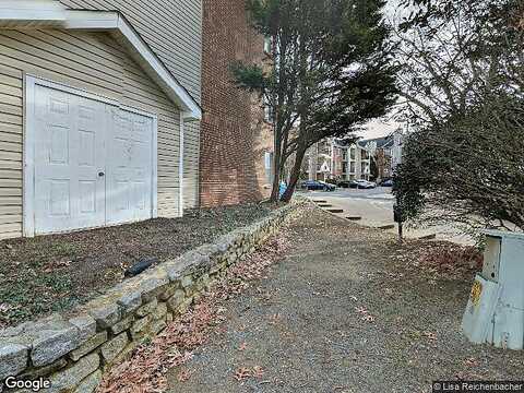 Wyndham Cir, Unit 3210, Alexandria, VA 22302
