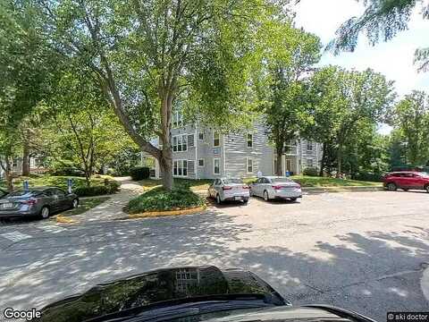 Summit Square Dr, Unit 2B5, Oakton, VA 22124