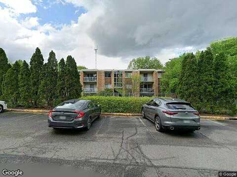 Kings Chapel Rd, Unit 4/15, Falls Church, VA 22042