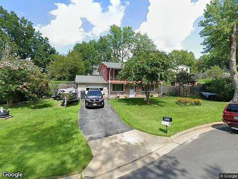 Red Oak Ln, Triangle, VA 22134