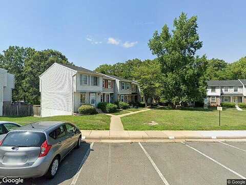 Thenia Pl, Woodbridge, VA 22125