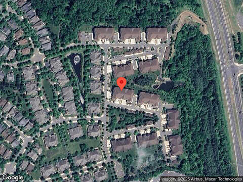 Royal Crest Dr, Unit 303, Haymarket, VA 20169