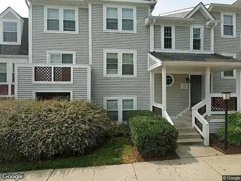 Grays Pointe Rd, Unit A, Fairfax, VA 22033