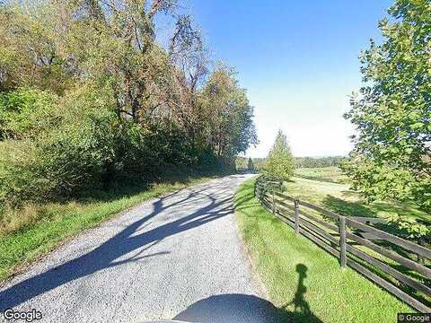 Davis Hwy, Raphine, VA 24472