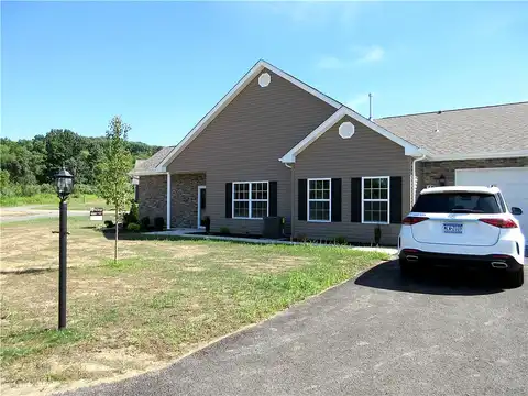 Clearwater Dr, Franklin, PA 16117