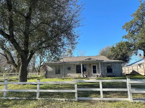 E Division Street, Jewett, TX 75846
