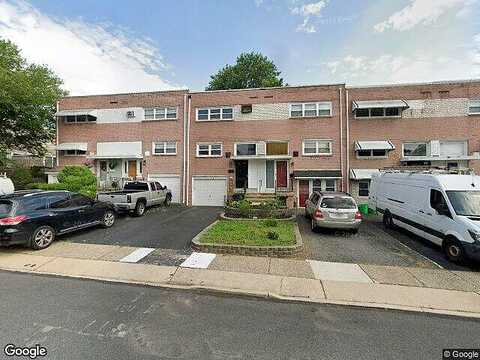 Ravenwood Dr, Folcroft, PA 19032