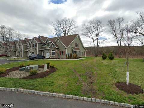 Macintosh Way, Matamoras, PA 18336