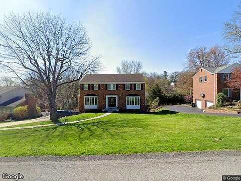 Tiffany Ridge Dr, Upper Saint Clair, PA 15241