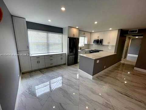 N Oakridge N, Deerfield Beach, FL 33442