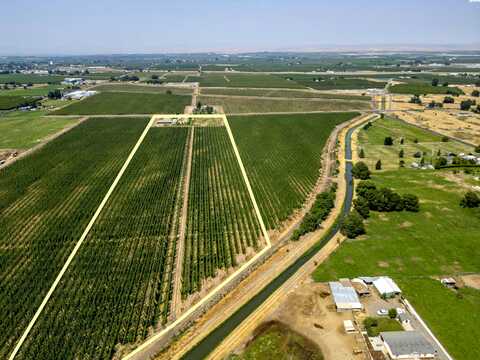 W Apricot Road, Grandview, WA 98930