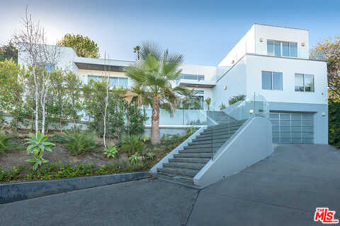 Travis, LOS ANGELES, CA 90049