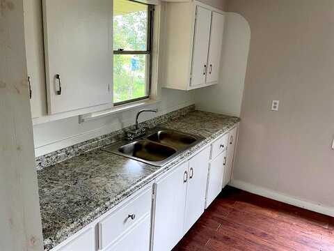 6Th, SWEENY, TX 77480