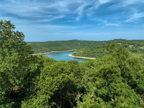 Lakeview Dr, Eureka Springs, AR 72631
