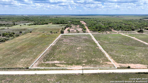 Cr 476, Stockdale, TX 78160