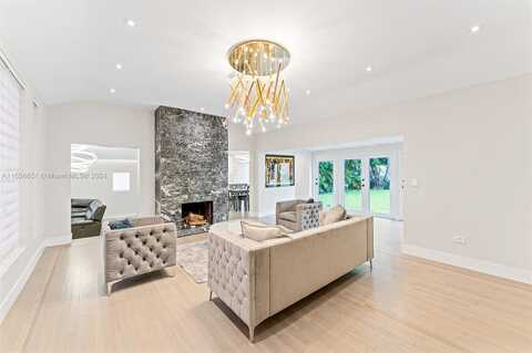 95Th, MIAMI SHORES, FL 33138