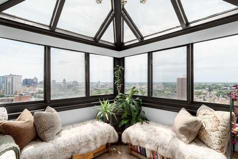 Prospect, MILWAUKEE, WI 53202