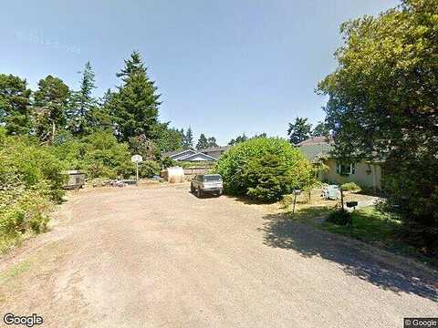 9Th St, Florence, OR 97439