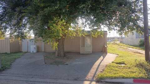 1502 S Bliss Avenue, Dumas, TX 79029