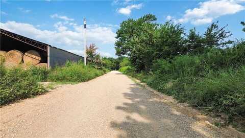 22049 E Young RD, Summers, AR 72769