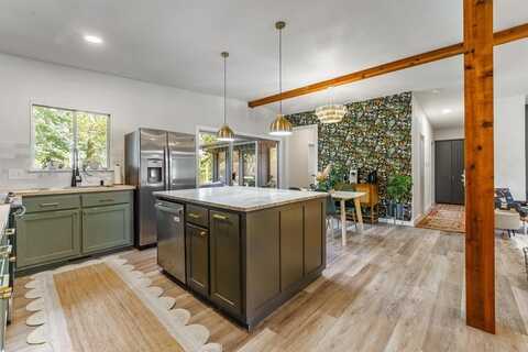 11 Sheneman DR, Bella Vista, AR 72715
