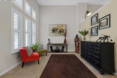 200 Old Oak Ln, Hayward, CA 94541