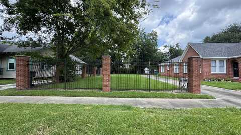 2570 mcfaddin st, Beaumont, TX 77702