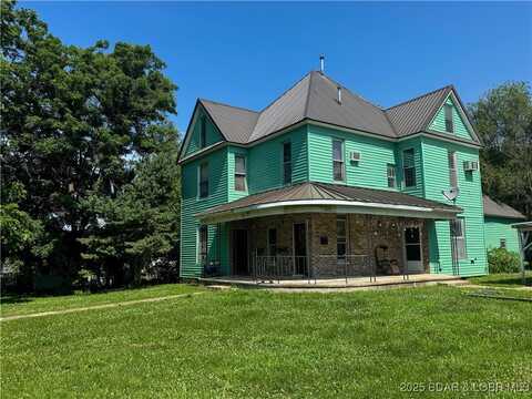 415 E McNair, Versailles, MO 65084