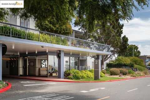 2 Commodore Dr, Emeryville, CA 94608