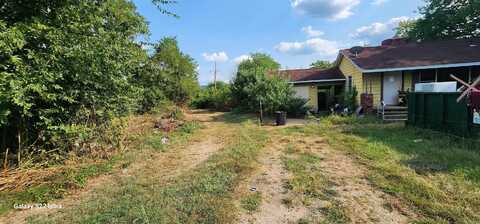 2710 E Walnut Street, Paris, AR 72855