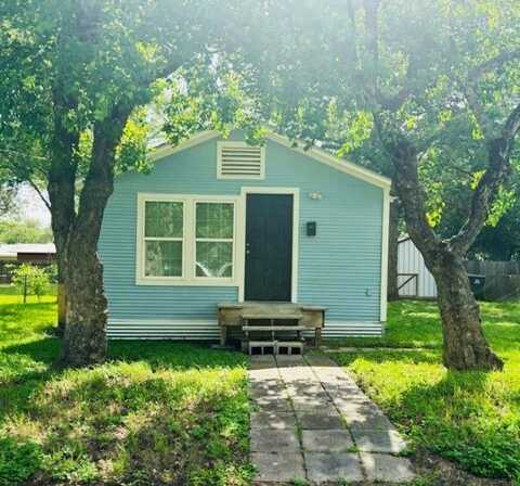 411 S Market Street, Hallettsville, TX 77964