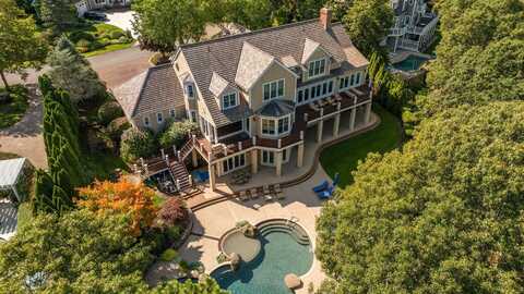 37 Shoestring Bay Road, Mashpee, MA 02649