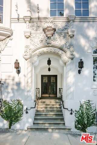 1302 Sweetzer Ave, West Hollywood, CA 90046