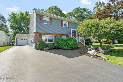 19 Lynn Drive, Colonie, NY 12205