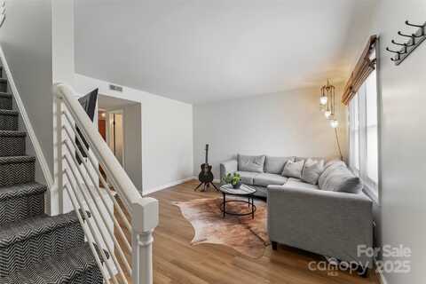 228 14th Avenue SE unit: Apt B, Hickory, NC 28602