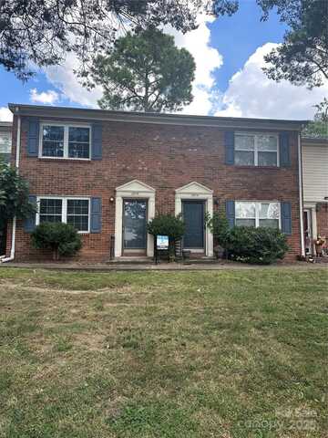 8816 Hunter Ridge Drive, Charlotte, NC 28226