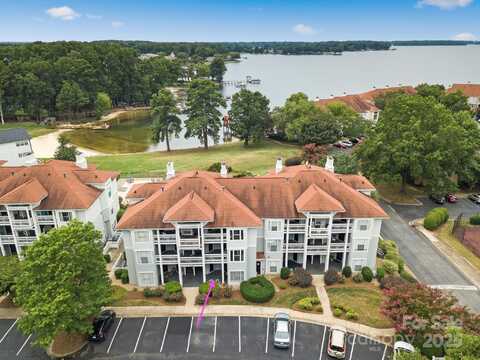 17919 Kings Point Drive, Cornelius, NC 28031