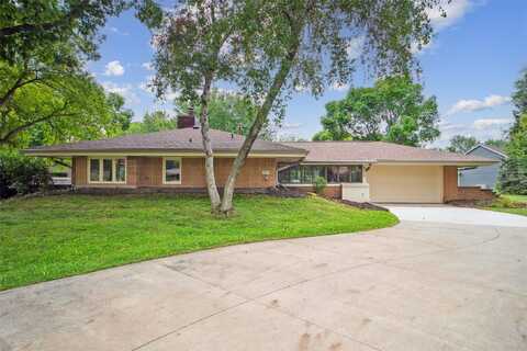 5980 Mapletree Circle, Johnston, IA 50131