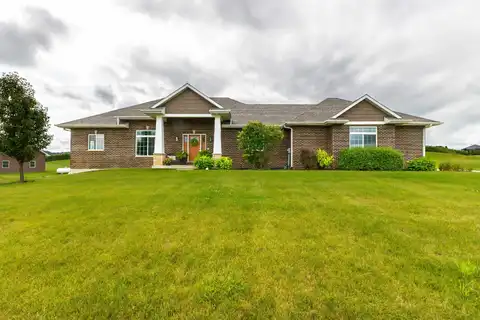 8224 Southern Hills, Dubuque, IA 52003