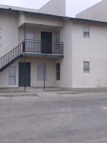 105-4 Rockwell, Del Rio, TX 78840