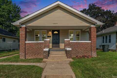 1209 College Street, South Bend, IN 46628