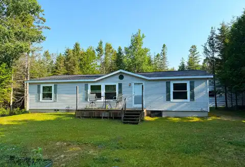 850 S Lakeside RD, Cedarville, MI 49719