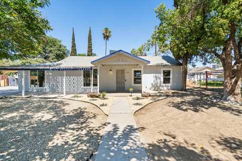 1554 Thomas Avenue W, Fresno, CA 93728