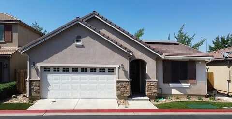 3051 Glacier Ln, Clovis, CA 93619