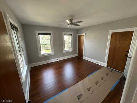 4 Bay Ave, Bloomfield, NJ 07003