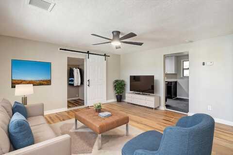 150 MESILLA Street NE, Albuquerque, NM 87108