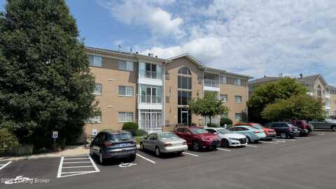 8503 Atrium Dr, Louisville, KY 40220
