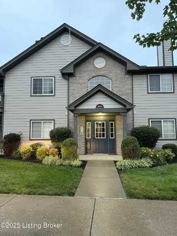 10305 Trotters Pointe Dr, Louisville, KY 40241