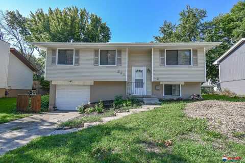 221 Mormon Trail, Lincoln, NE 68521